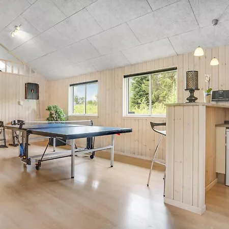 9 Bedroom Stunning In Glesborg Ferienhaus *