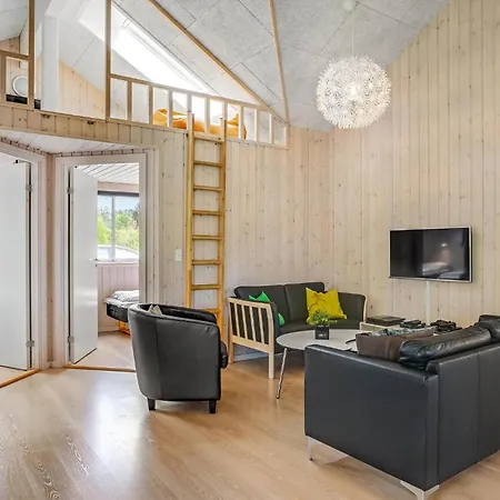 Feriehus Front In With Sauna