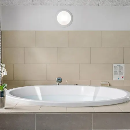 9 Bedroom Stunning In Glesborg *